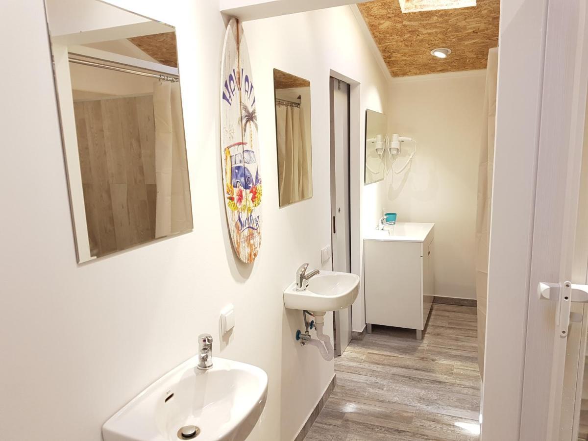 Vila Maria Mix Dorm By Host-Point กอสตา ดา กาปาริกา ภายนอก รูปภาพ